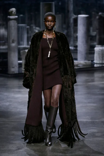 Look 32